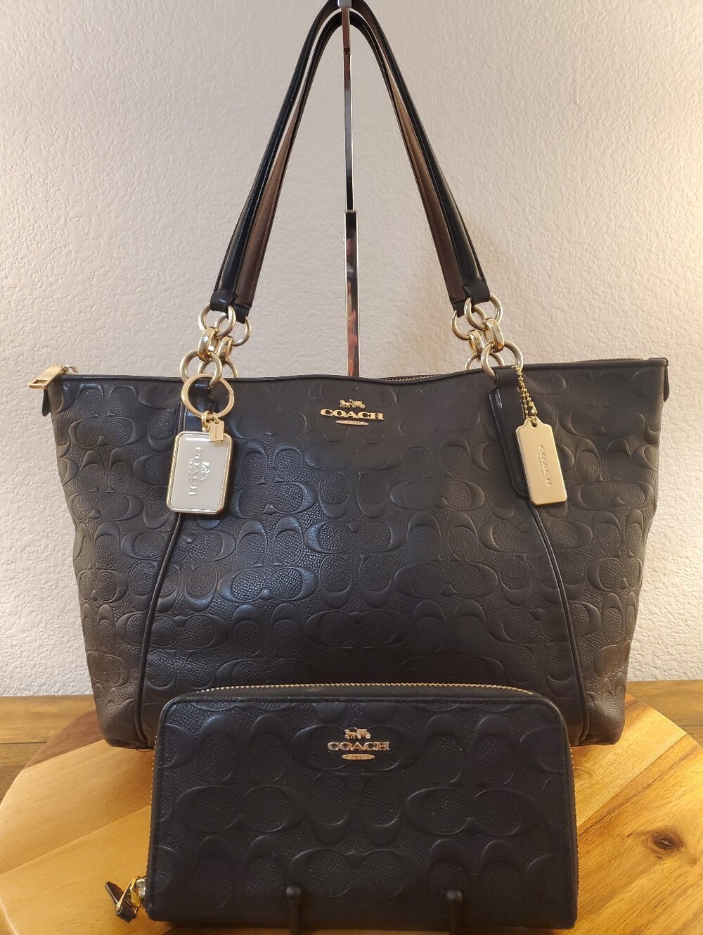 COACH DEBOSSED LEATHER AVA TOTE & MATCHING WALLET PERFECT CONDITION!!